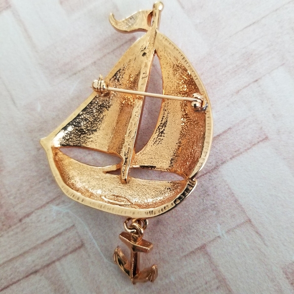 Vintage Avon Nautical Boat Brooch / Pin in Red, White & Blue - Picture 8 of 12